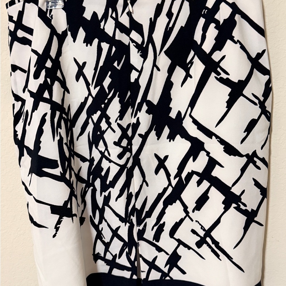 Tahari Black & White Abstract Print Pencil Skirt - Picture 7 of 11